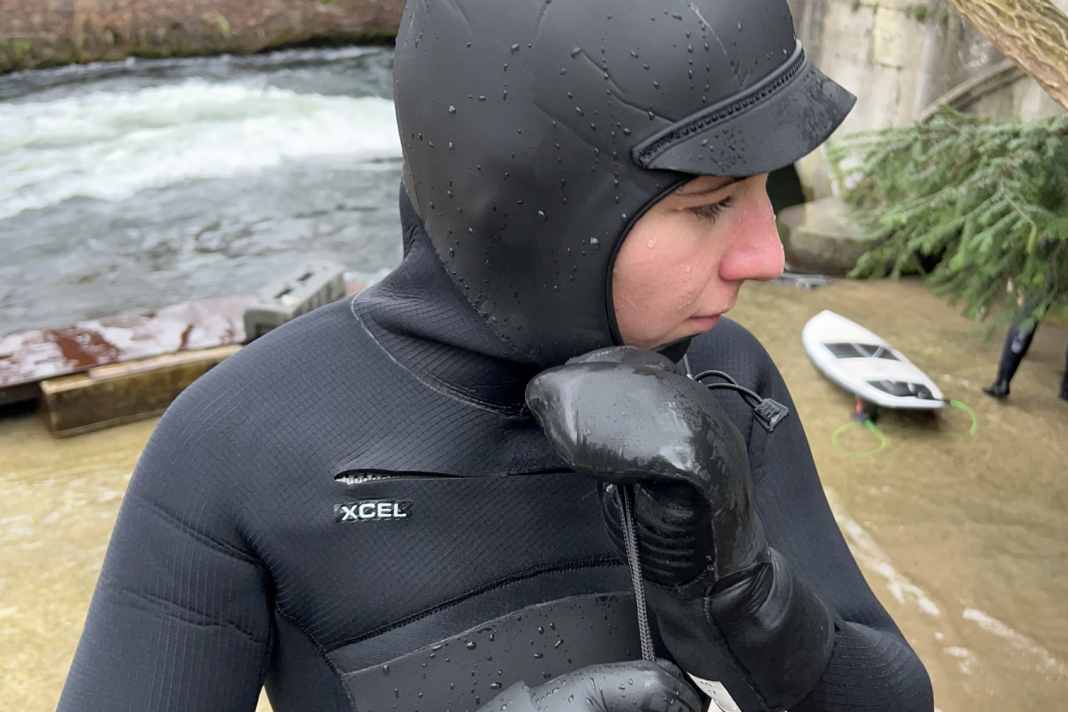 Xcel Infinity 6/5 Hooded in the test - tight and comfortable