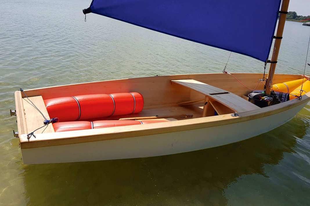 Boat building in a fortnight with DIY store plywood