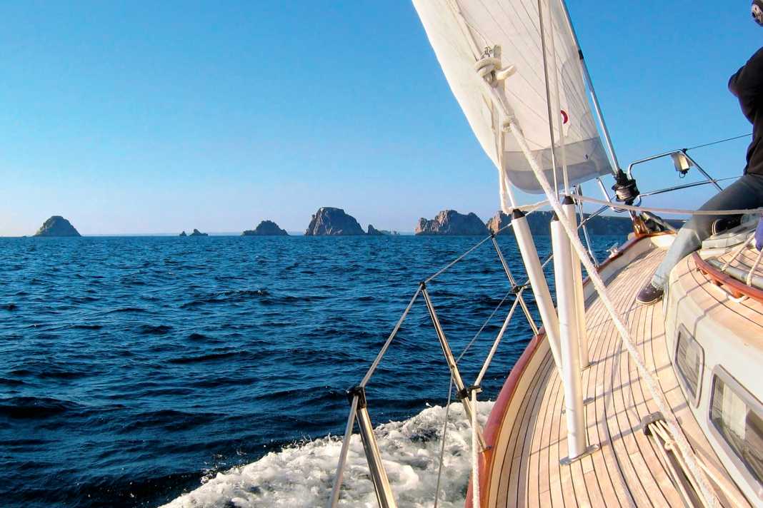 Cruise around the Pointe du Raz, the Cape Horn of Europe