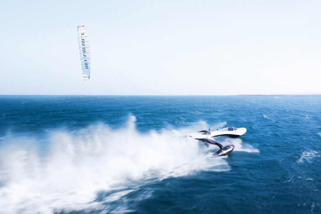 Trimaran und Kite jagen nach Geschwindigkeitsrekord