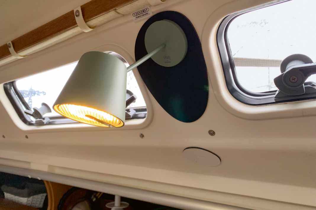 Kochfeld ausleuchten mit Magnetlampe und nautische Tischsets