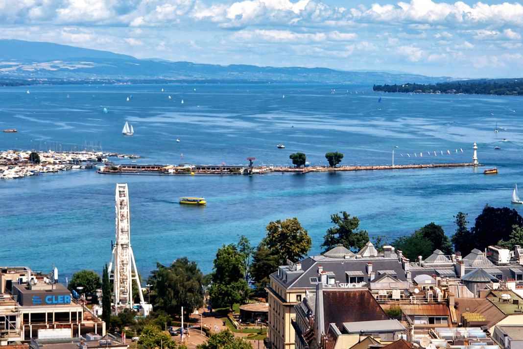 Lake Geneva offers holidays in the mountains - but under sail