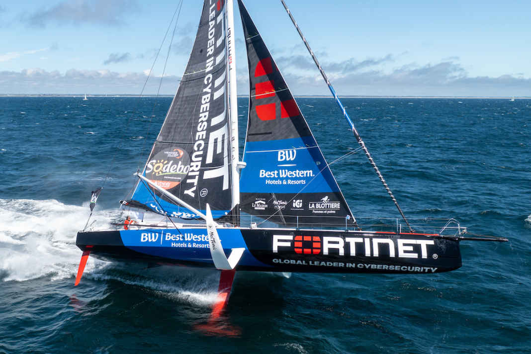 Mât brisé dans la course de 48 heures - Romain Attanasio doit se battre