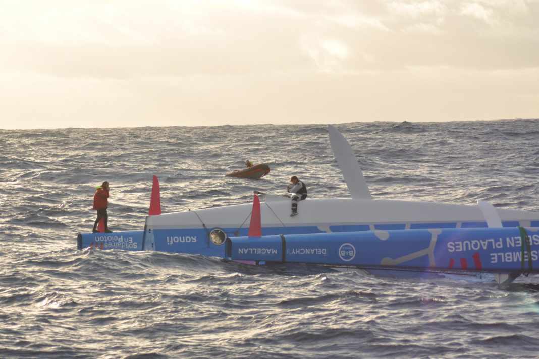 Wie die spektakuläre Rettung des gekenterten Ocean-50-Tris gelang
