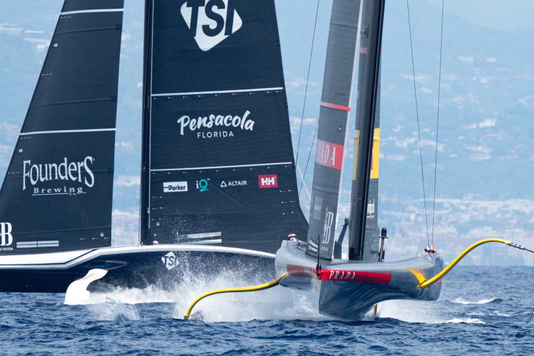 La "boule d'argent" italienne vole vite, Alinghi Red Bull Racing sans victoire