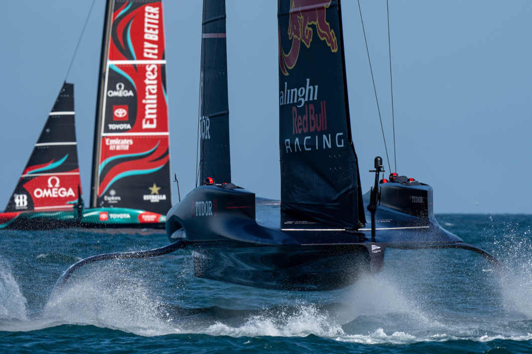 Lotta di potere per il futuro - Alinghi segnala la possibilità di una rimonta