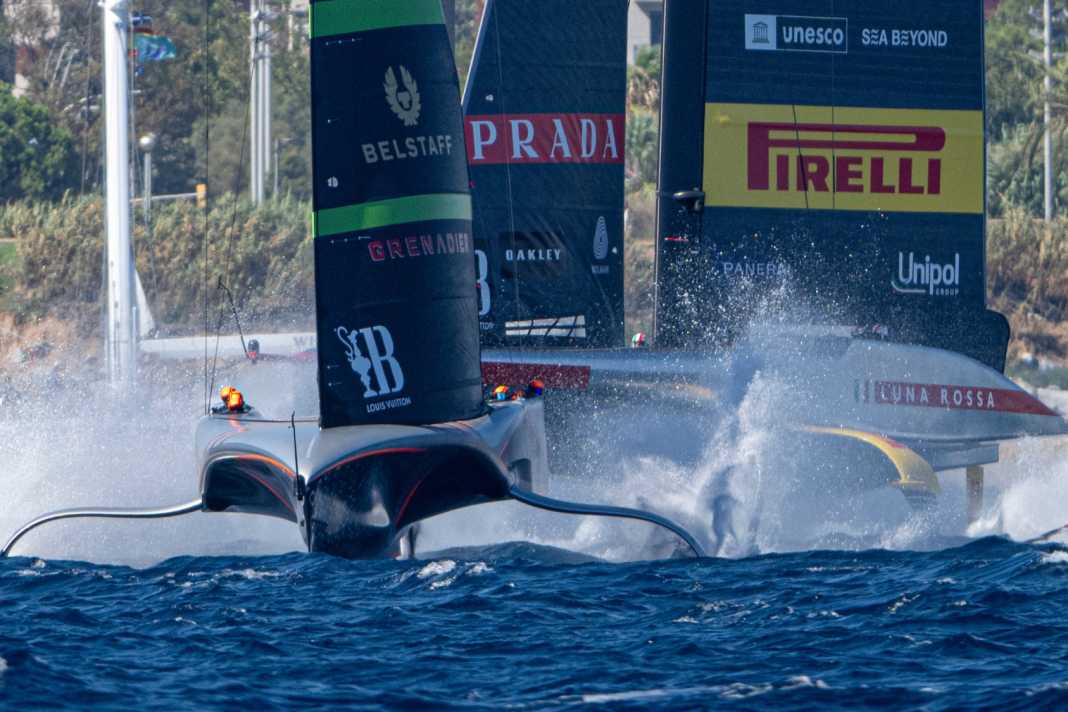 Barcelona thriller! "Britannia" and "Luna Rossa" bow to bow