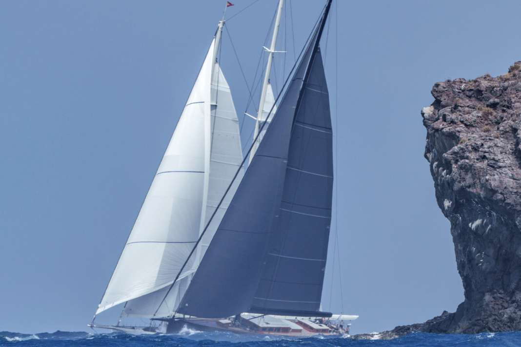 25 Superyachten bei bis zu 30 Knoten – sensationell!