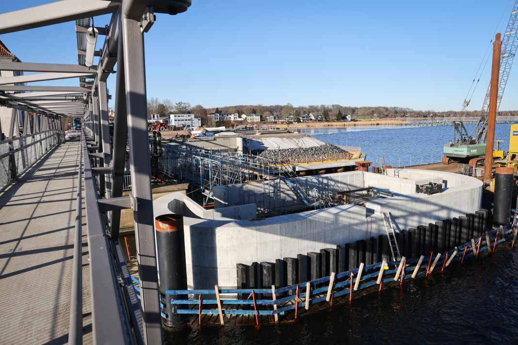 Öffnungszeiten und Protest