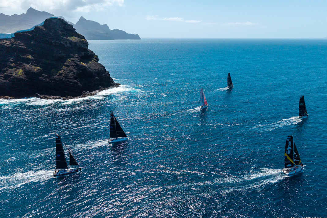 La deuxième étape de la course autour du monde est en cours - Burke et Fink en tête
