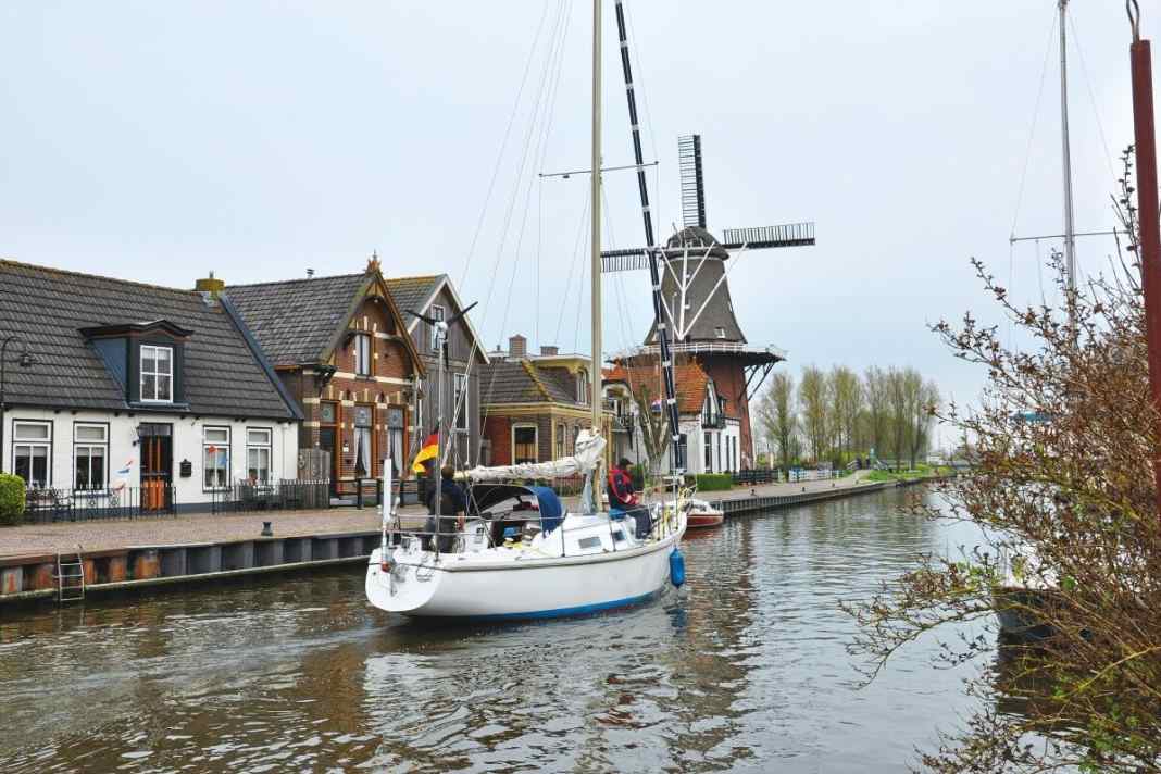 Eerdmans woos German sailors