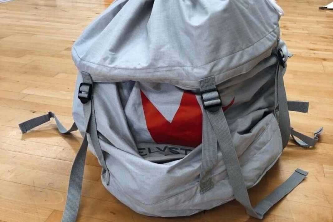 Modern sail bags for mainsails and headsails