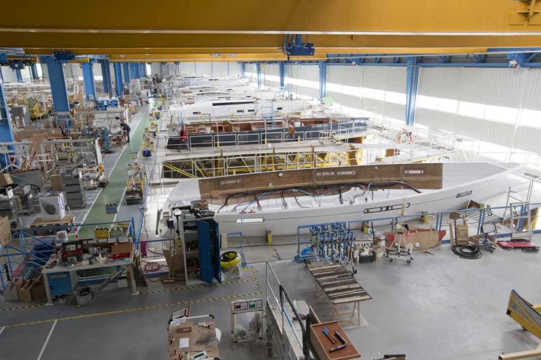 Arrêt sur les chaînes de production. Chantiers navals en mode "lockdown