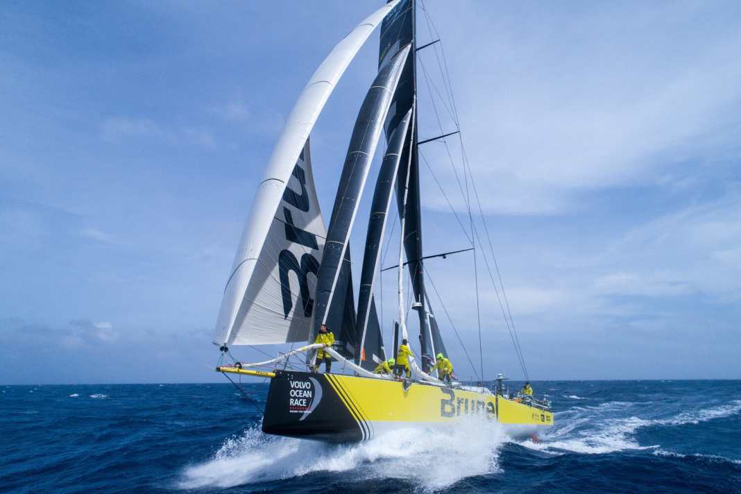 The last 180 nautical miles are underway: "Maximum stress on board"