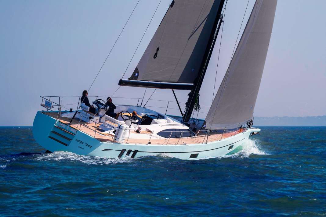 Oyster 495 : pour des voyages en mer raffinés et tout confort
