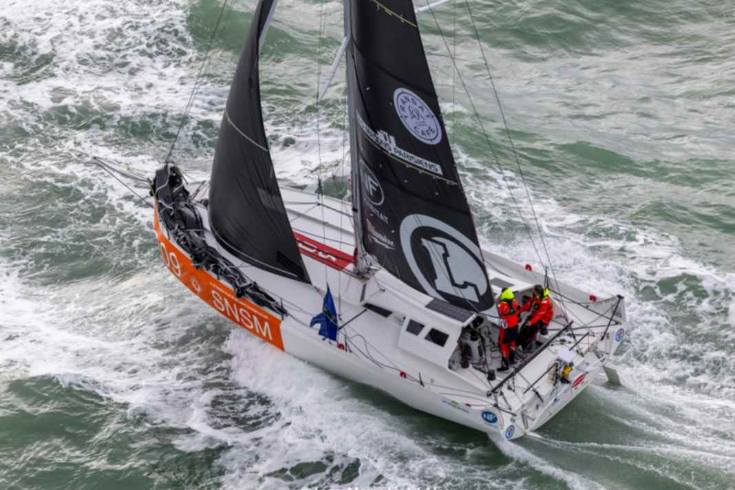 Time limit and lack of water loom in the Class40 thriller