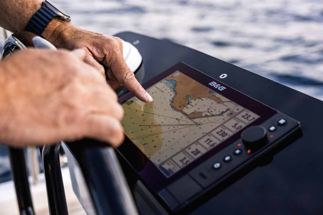 Zeus SR, B&G bringt neuen Plotter mit Android und Knöpfen