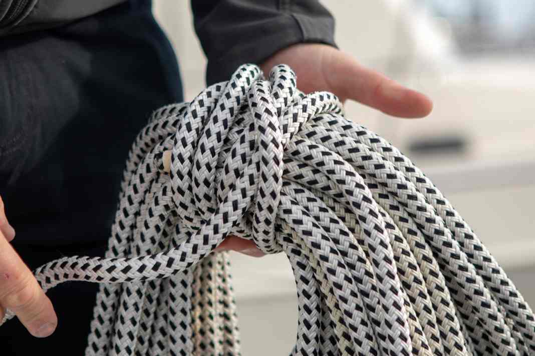 Securing and stowing ropes correctly