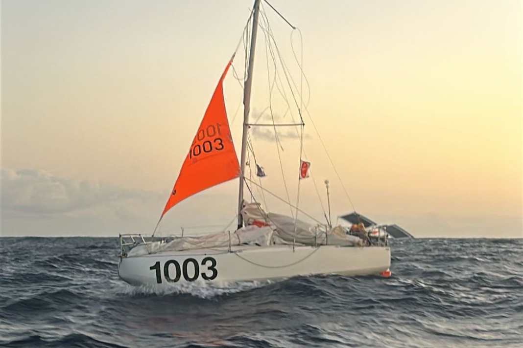 Mast breakage! Thiemo Huuk sails on with emergency rig