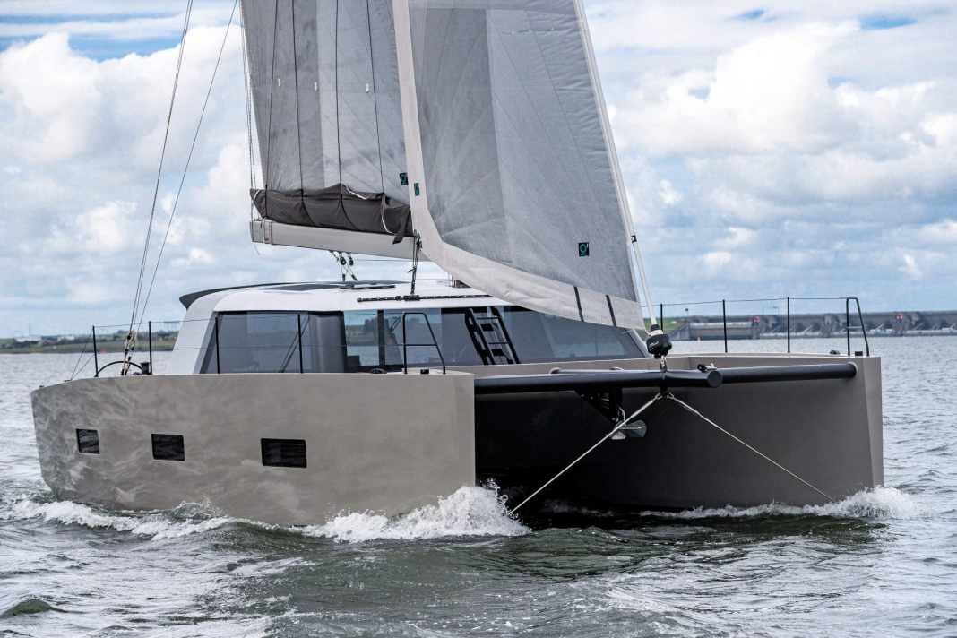 Ein Fahrtenkatamaran, der das Umwelt-Gewissen beruhigt