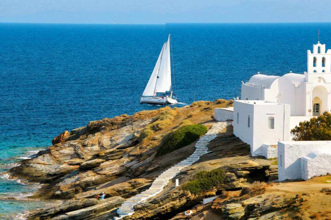 Cyclades for sailors - Sifnos, Santorini and Kythnos