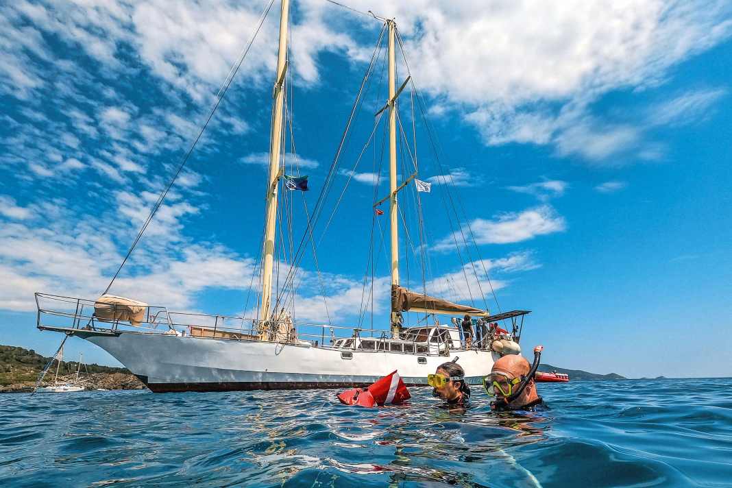 Klimaschützer unter Segeln
