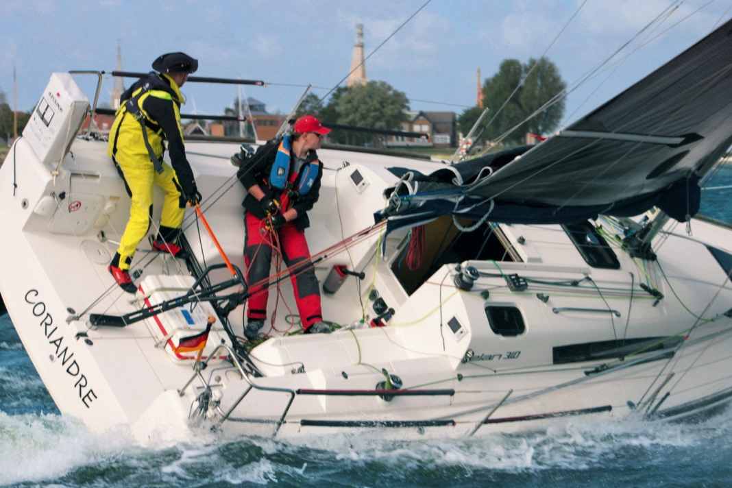 Reefing the mainsail - is it better to furl or lay?