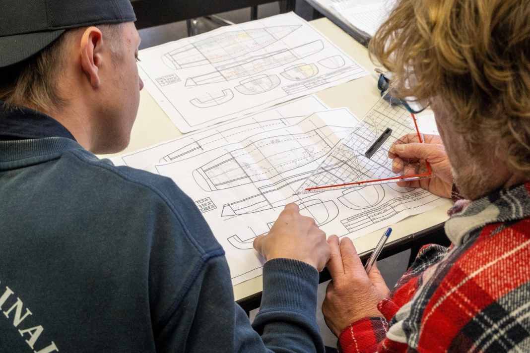 Una giornata tra i banchi di scuola con i futuri costruttori di barche