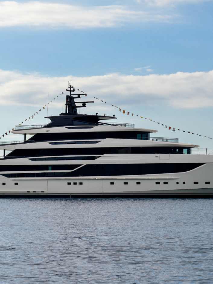 Sanlorenzo launches the first 74Steel