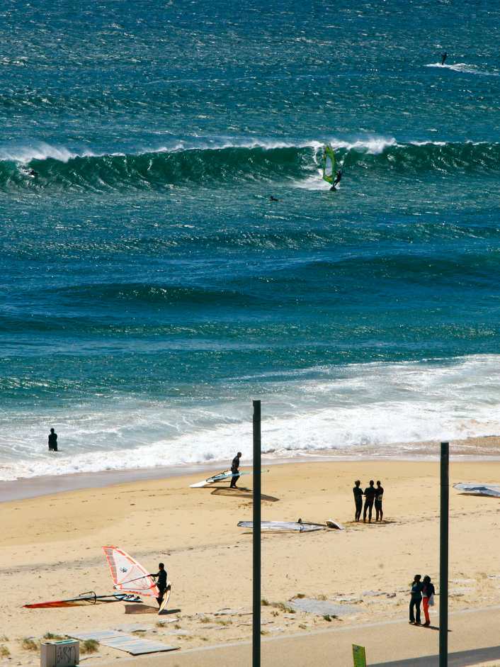 Die besten Windsurf-Spots rund um Lissabon