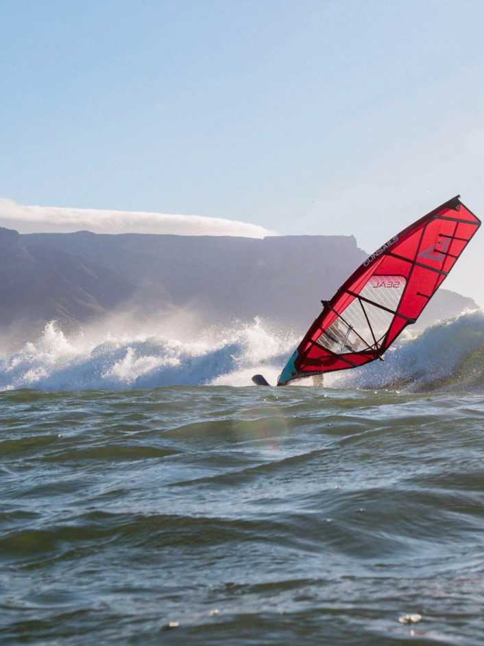 Die besten Windsurf-Spots rund um Kapstadt - von Welle bis Flachwasser