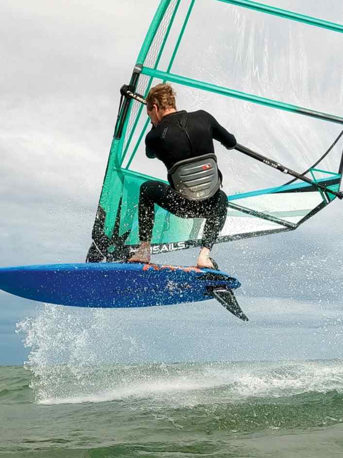 Six freeride fins tested against seagrass