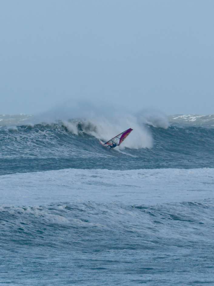 Cold Hawaii läuft heiß! Die besten Bilder vom Swell des Jahres