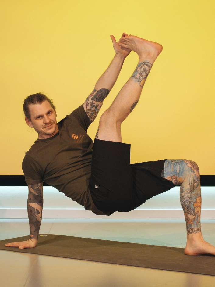 Die besten Yoga-Übungen für Windsurfer, Wingfoiler und Co.
