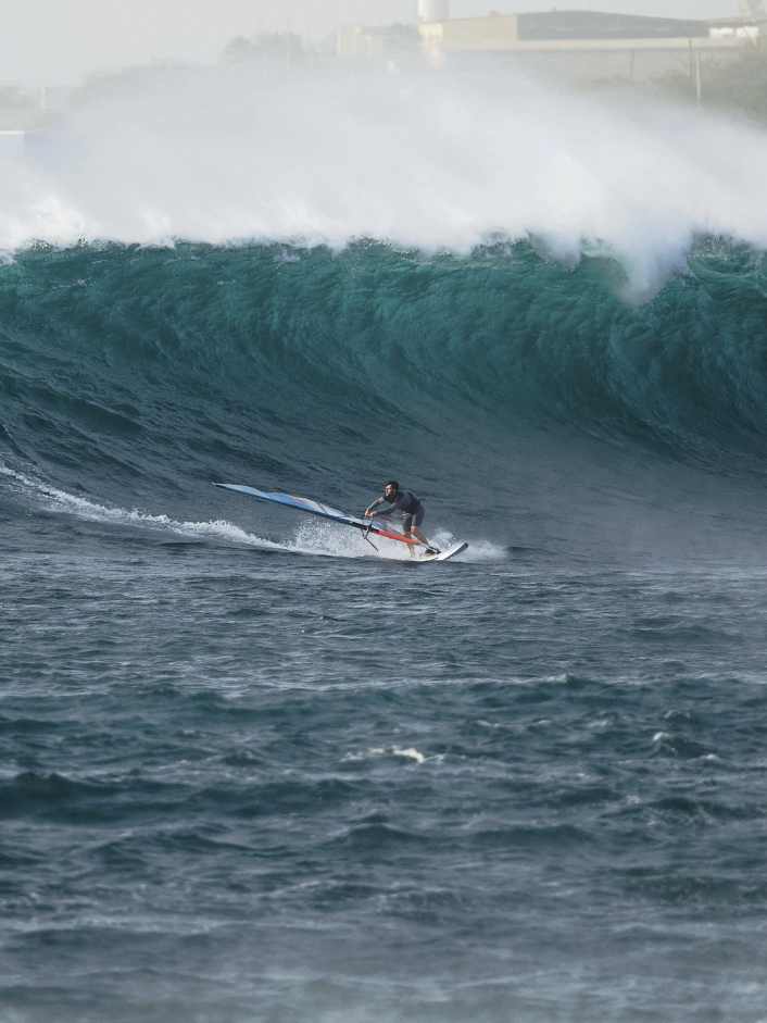 Leon Jamaer, Henri Kolberg und Laurin Schmuth über den Swell des Jahres - die besten Bilder