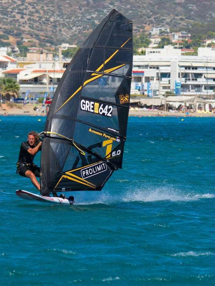 Die besten Windsurf-Spots rund um Athen und den Peloponnes