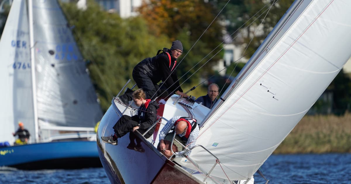 “Tuppel-Party”: DDR-Klassiker “Hiddensee I” im Porträt | YACHT