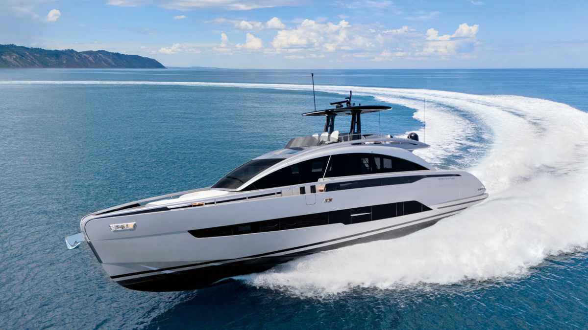 Pershing GTX80: 24-metre powerhouse turned on its head | BOOTE