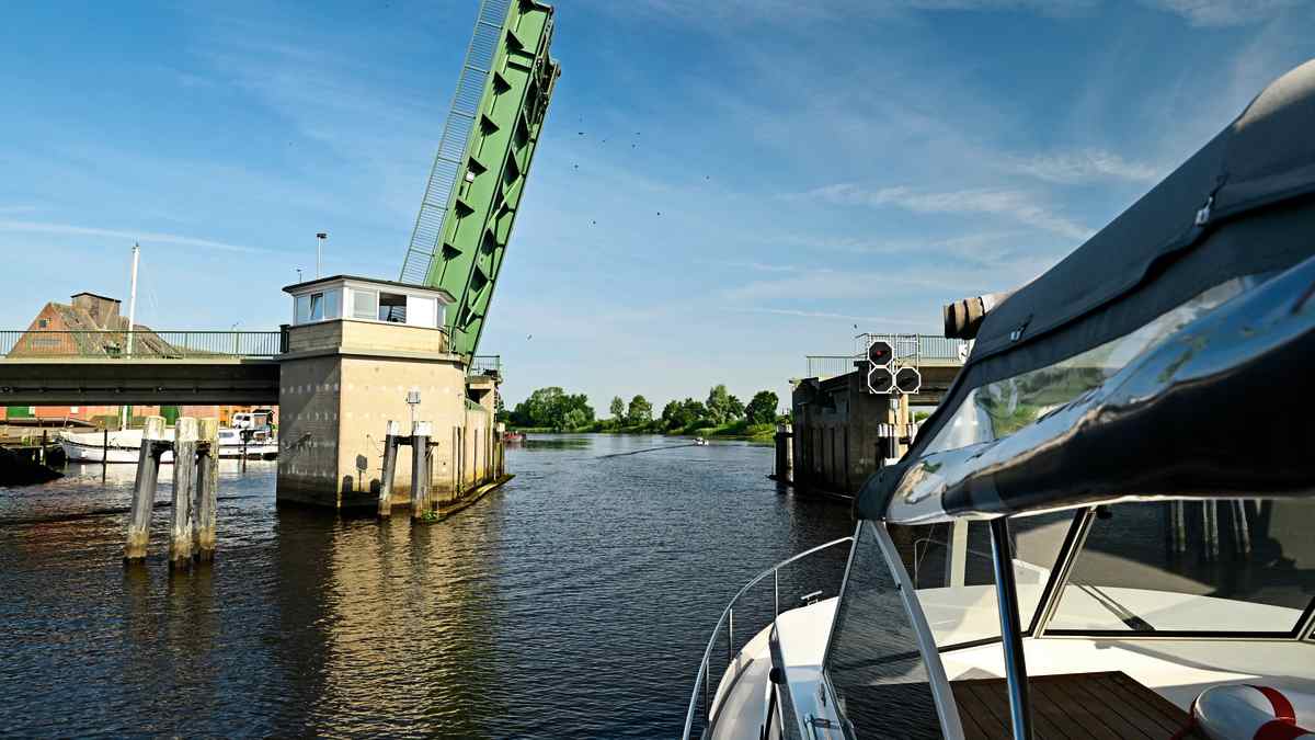 Eider-Achtung-Hindernisse-im-Fahrwasser