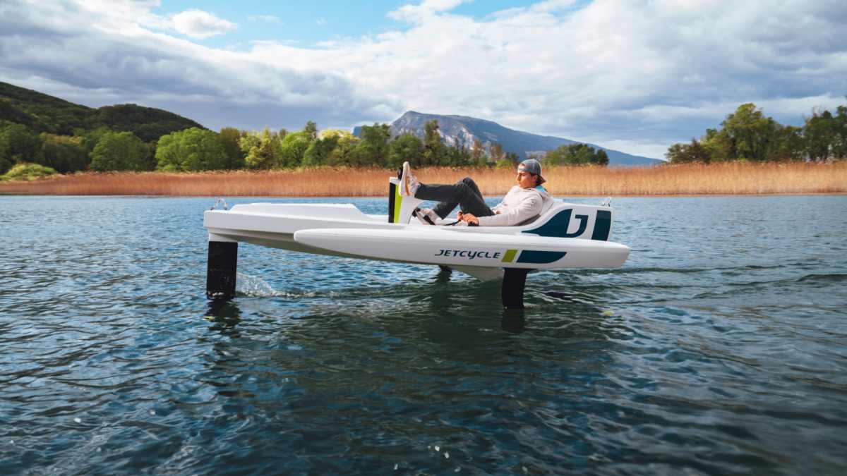 Jetcycle: Fly lying down - with or without e-assistance | BOOTE