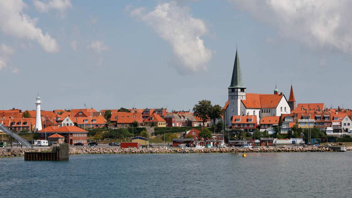 Gefährlicher Wellenschlag: Marina von Rønne ist mit Vorsicht zu ...