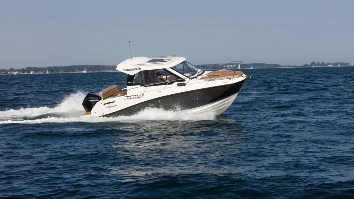 Test: Cabin boat - Quicksilver Activ 675 Weekend | BOOTE