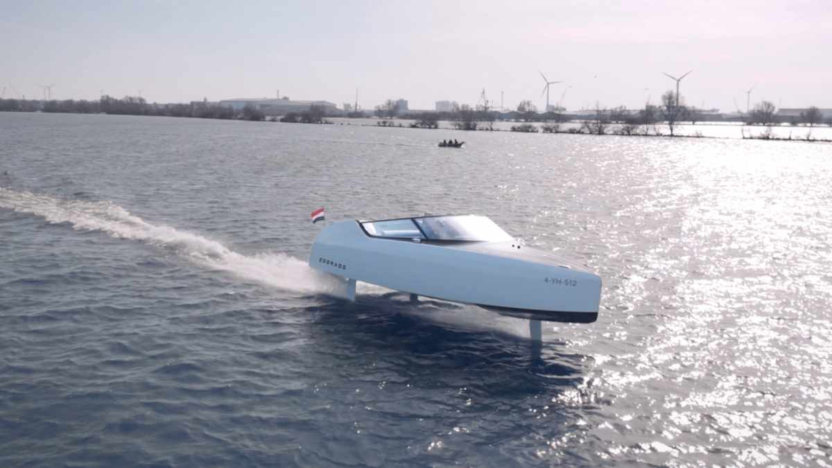 Electric hydrofoil boat takes off | BOOTE