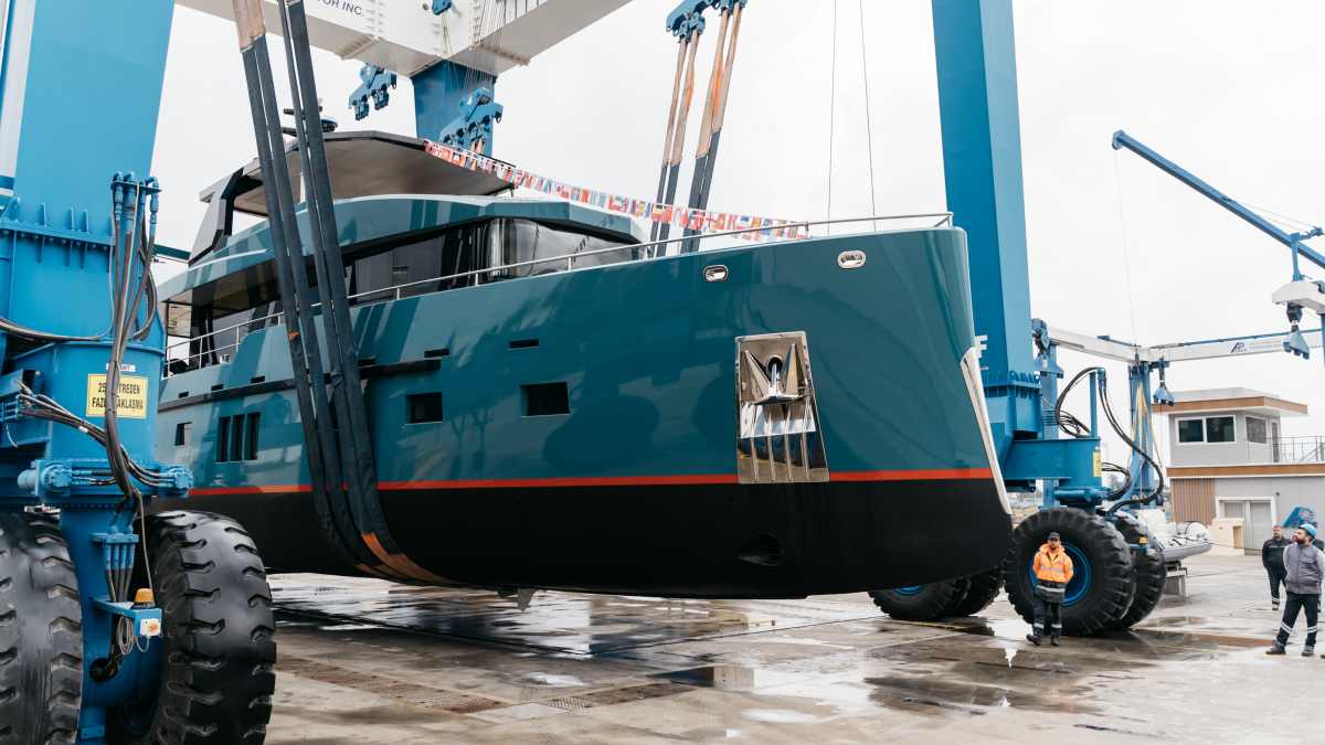 Bering 78: Luxurious explorer yacht celebrates emotional launch | BOOTE
