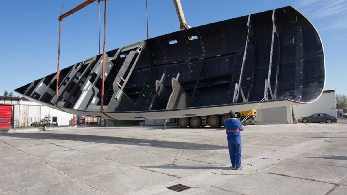 Wally 110 hull turned | BOOTE