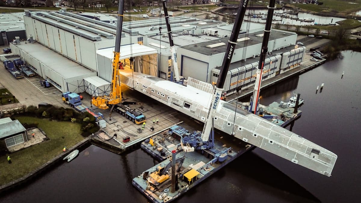 Royal Huisman turns 81-metre hull | BOOTE