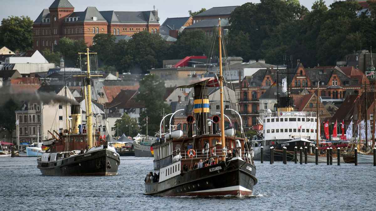 -Dampf-Rundum-Flensburg-heizt-die-Kessel-an
