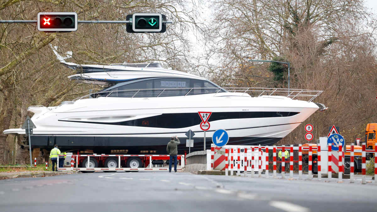 Kontrolle-nach-boot-D-sseldorf-Polizei-stoppt-Bootstransporte-wegen-M-ngeln