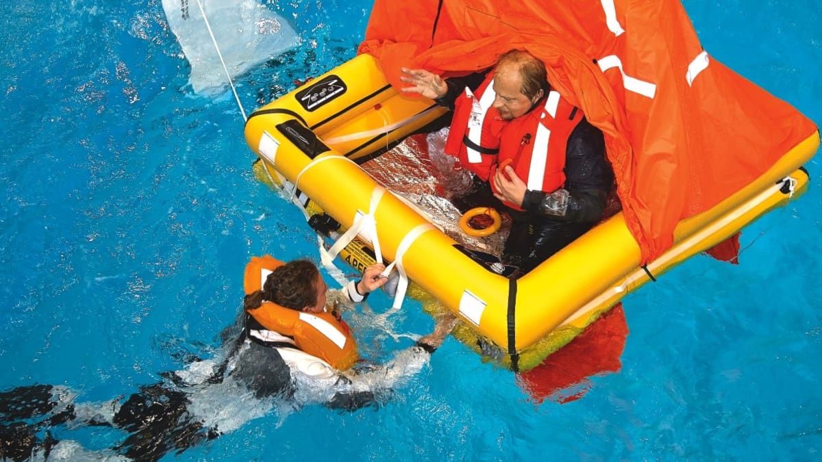 Life rafts in the test - Island talent | BOOTE