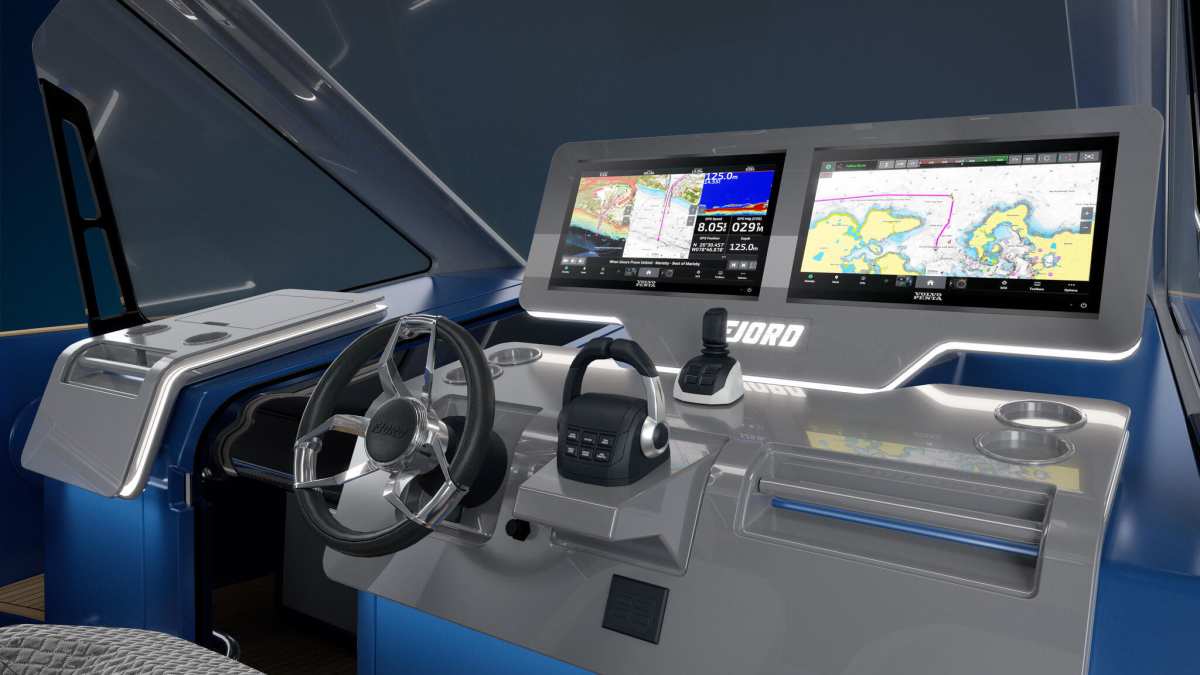 Приборная панель FJORD 440 Open с двумя дисплеями по 19 дюймов